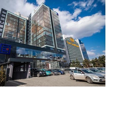 Glass New Apartments Ultracentral キシナウ エクステリア 写真