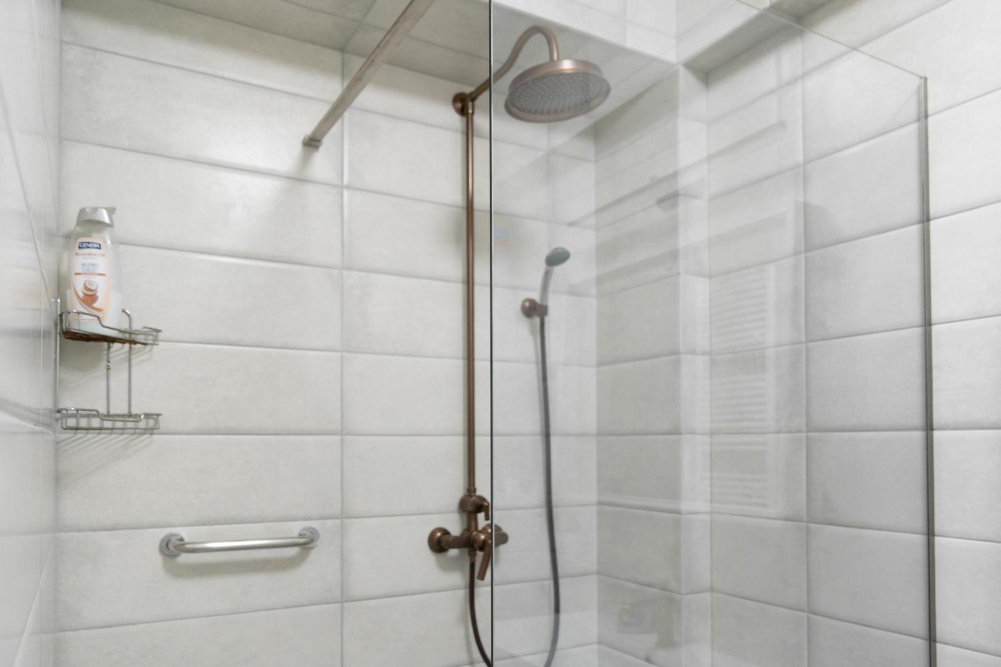 Glass New Apartments Ultracentral キシナウ エクステリア 写真