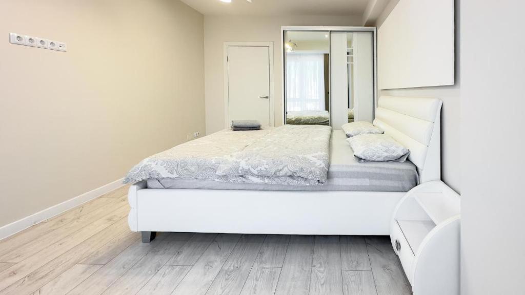 Glass New Apartments Ultracentral キシナウ エクステリア 写真