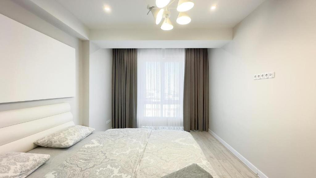 Glass New Apartments Ultracentral キシナウ エクステリア 写真