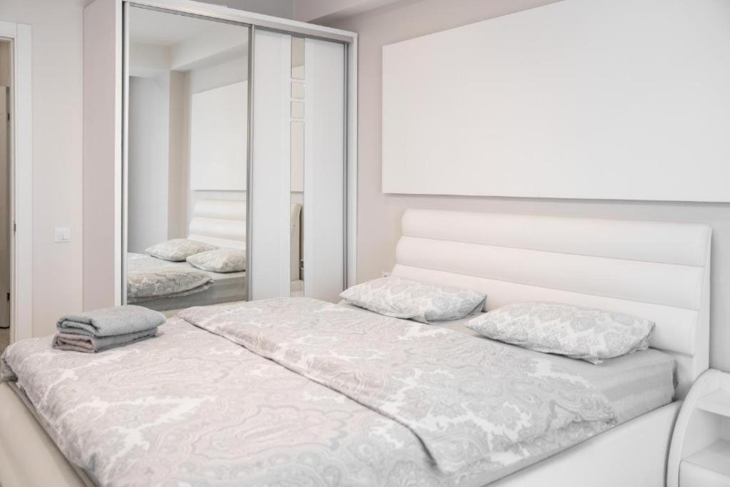 Glass New Apartments Ultracentral キシナウ エクステリア 写真
