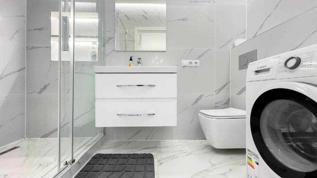 Glass New Apartments Ultracentral キシナウ エクステリア 写真